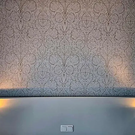 1711 Hotel